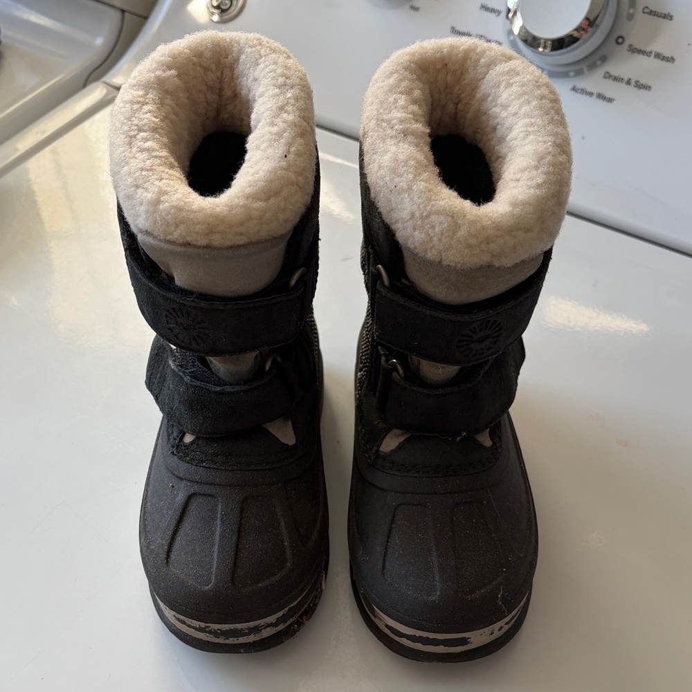 UGG size 10C Black and Cream Kids Snow Boots